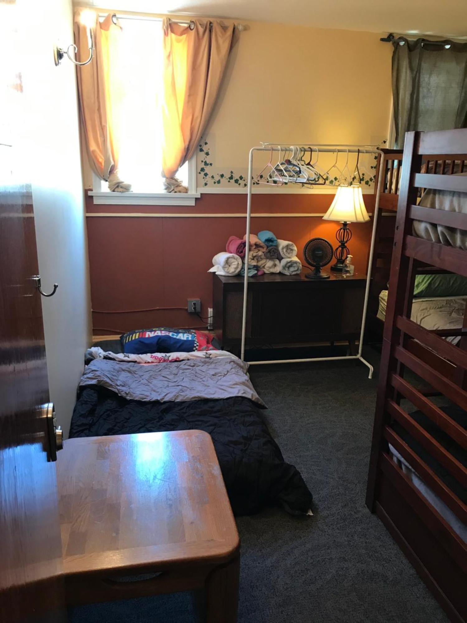 Char'S Landing Hostel Port Alberni Kamer foto