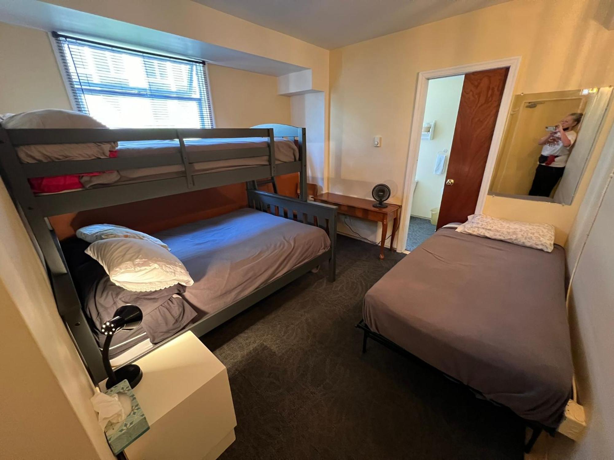 Char'S Landing Hostel Port Alberni Kamer foto