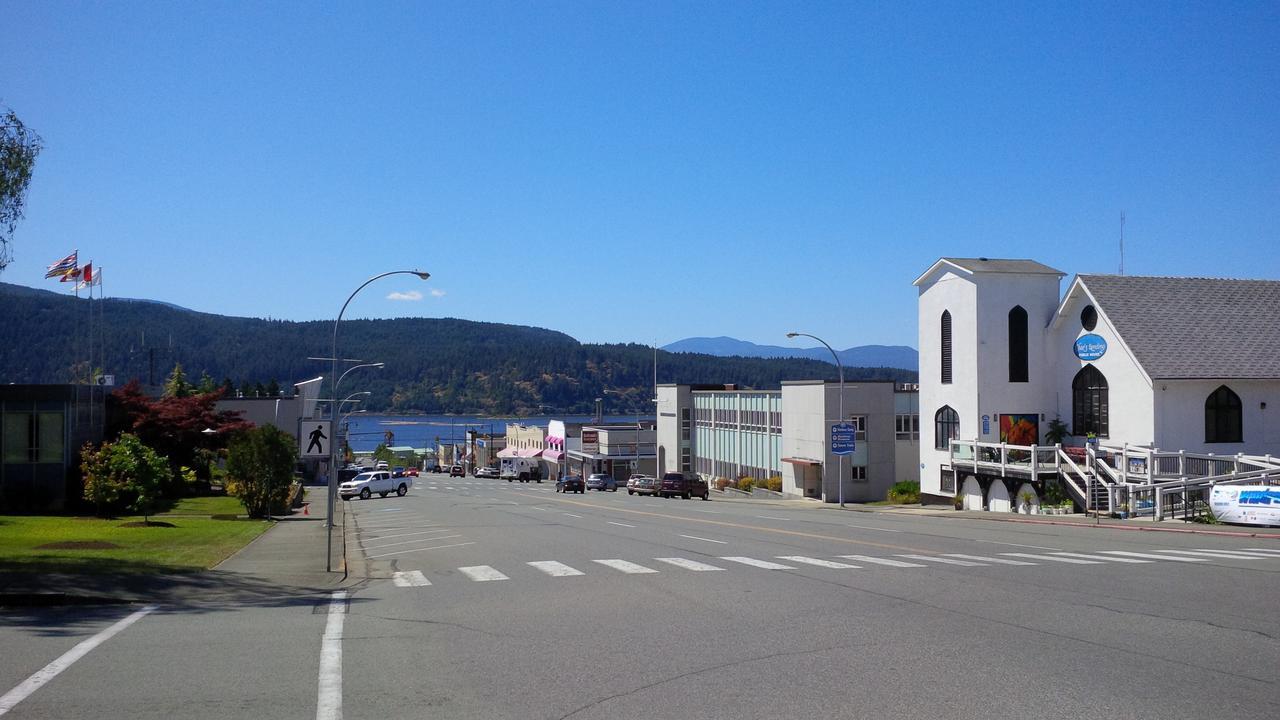 Char'S Landing Hostel Port Alberni Buitenkant foto